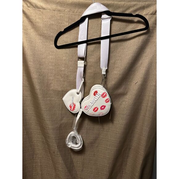 Steve Madden Handbags - NWT Steve Madden Brosi Valentines Kiss Chalk Cross Body  Limited Edition